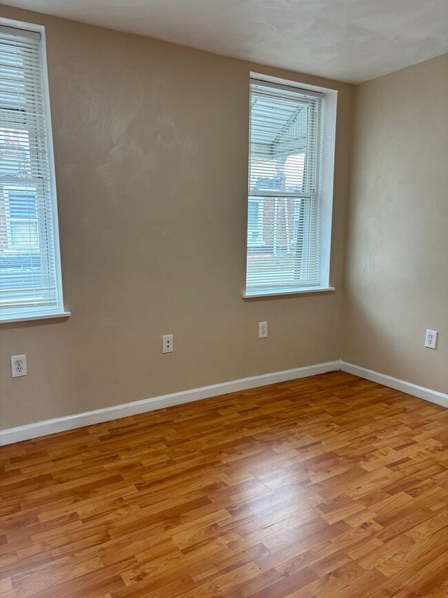 Building Photo - New 2 bedroomSouth Side House