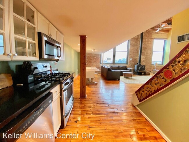 Building Photo - 2 br, 1 bath House - 700 S. 10th St 3A