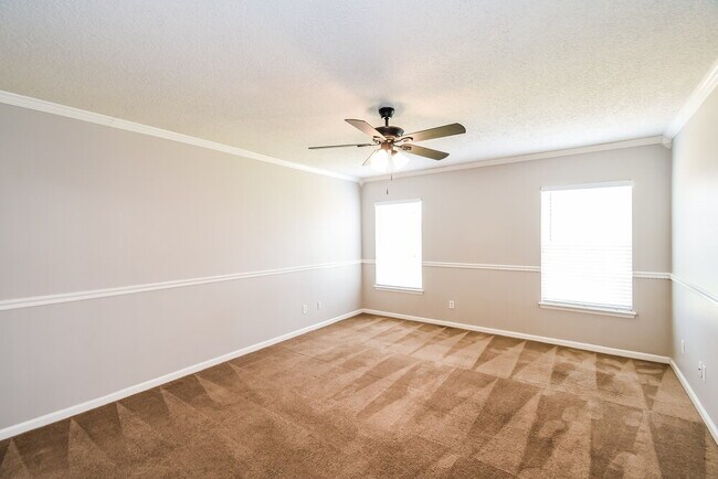 Building Photo - 2285 Brian Lakes Dr E