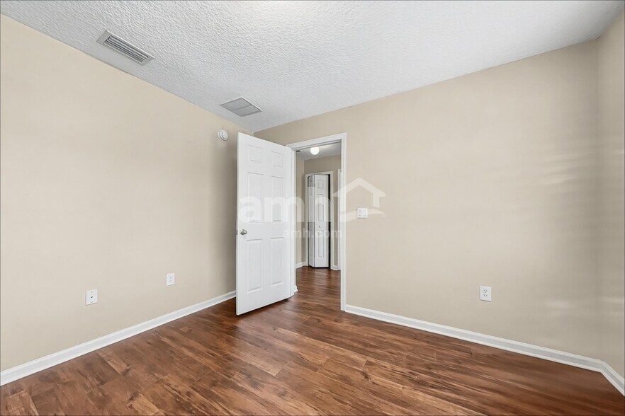 Building Photo - 9243 Prosperity Lake Dr