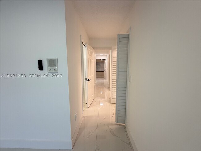 Building Photo - 2029 Greenview Cove Dr