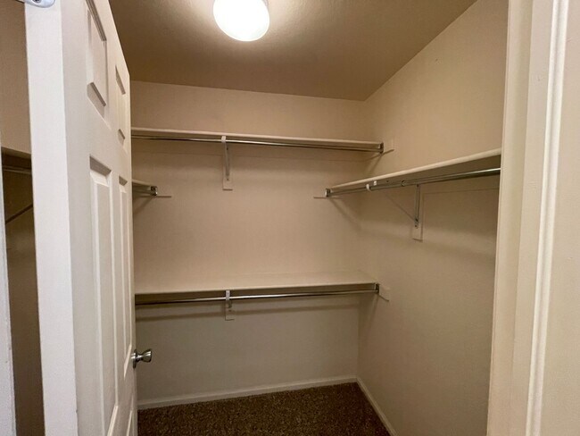 Building Photo - An Inviting Lifestyle!