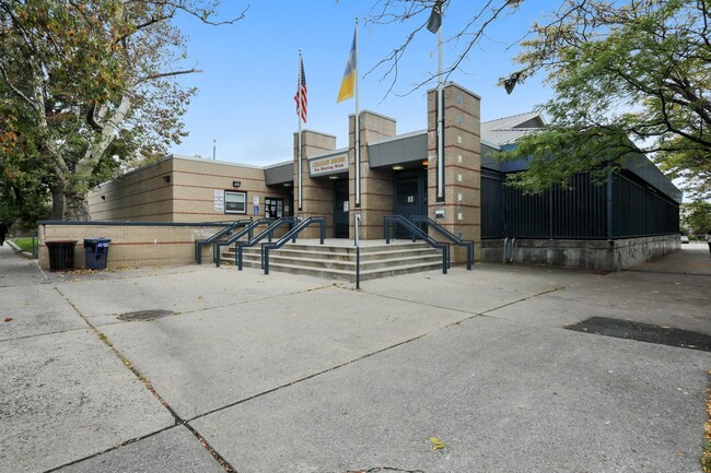 Building Photo - 50 Reservoir Ave