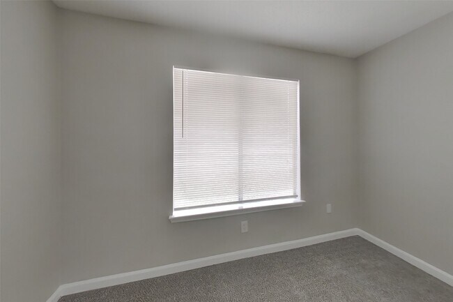 Building Photo - 16027 Hidden Acres Dr
