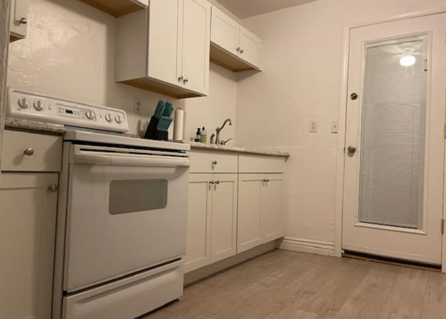 Building Photo - OPEN HOUSE WEDNESDAY AUGUST 6TH FROM 2PM T...