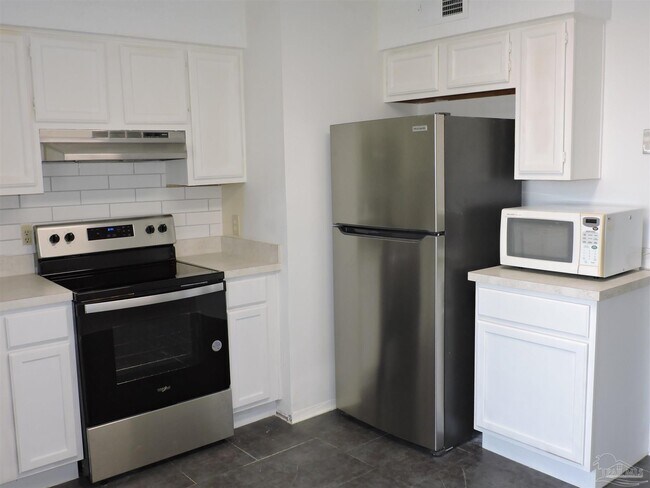 Building Photo - 2811 Langley Ave