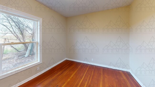 Building Photo - Cozy 2 bedroom 1 bath updated home!