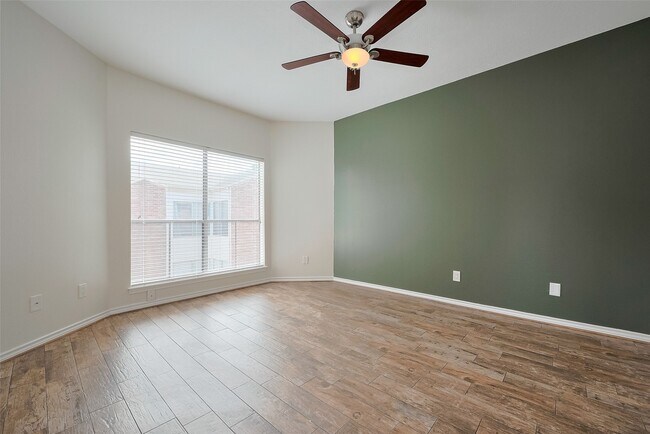 Building Photo - 10176 Oakberry St