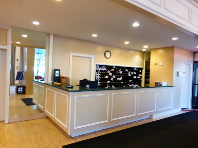 concierge 24/7 - 1300 Army Navy Dr