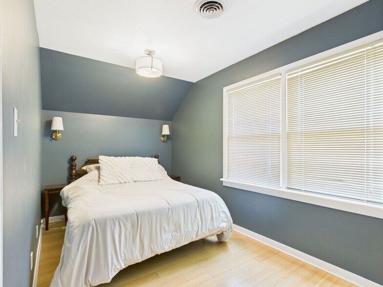 Building Photo - 1409 Landis Dr
