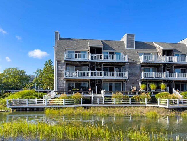 Building Photo - 903 Harbour Cove