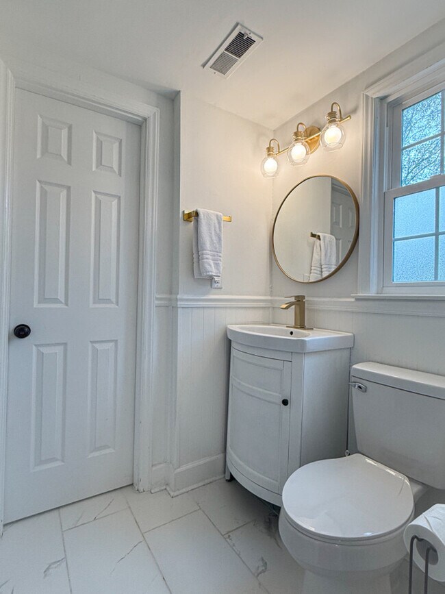 Building Photo - 7601 Bedfordshire Dr