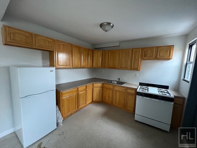 Building Photo - 3 AVENUE