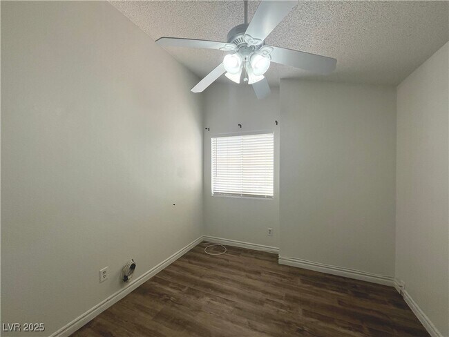 Building Photo - 1537 N Canyon Rose Way