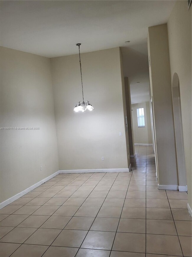 Building Photo - 2551 SE 16th Terrace