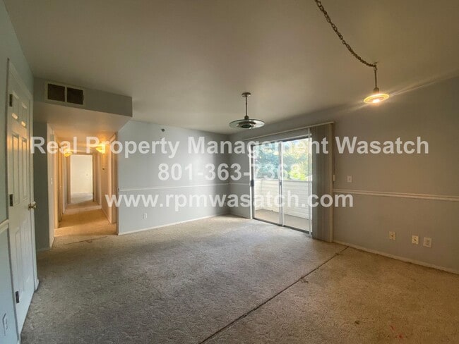 Building Photo - Charming 3 Bedroom 2 Bathroom Downtown Condo!