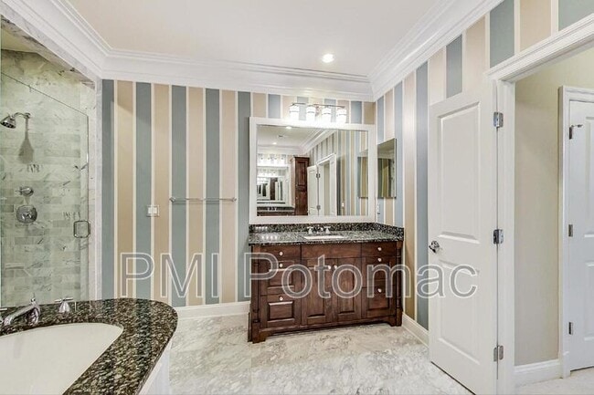 Building Photo - 10821 Symphony Park Dr