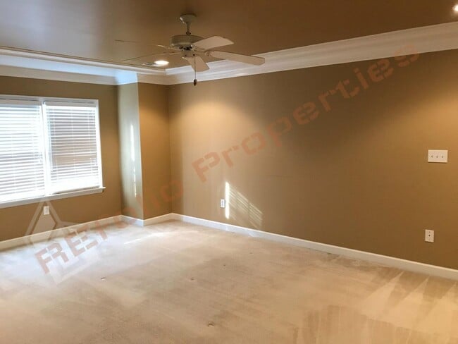 Building Photo - Wonderful 3BD 4 BA 1 Car-Garage End Unit T...