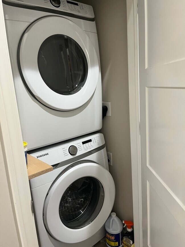 Building Photo - 102 S 2nd St