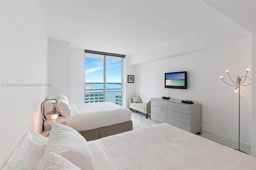 Building Photo - 950 Brickell Bay Dr