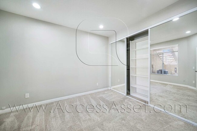 Building Photo - Luxury 2 Bed/2 Bath Condo Home In The Desi...