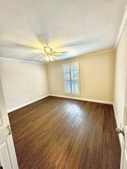 Building Photo - 2611 Eisenhauer Rd