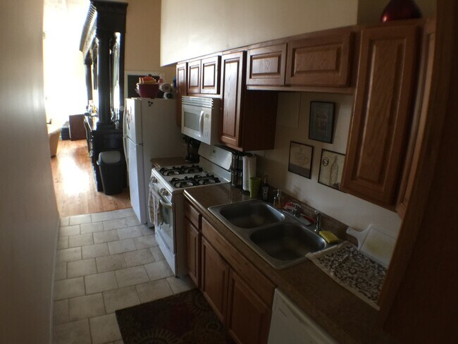 Building Photo - BUCKTOWN APARTMENT- FORMER CORNER TAVERN