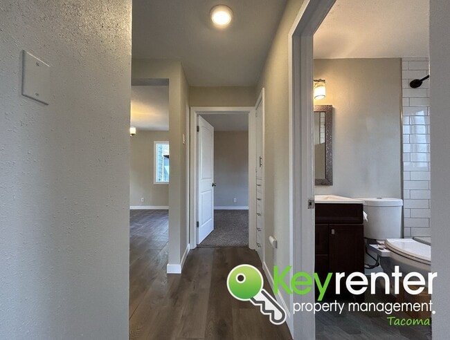 Building Photo - Tacoma Gardeners Dream 2Bed/1Bath
