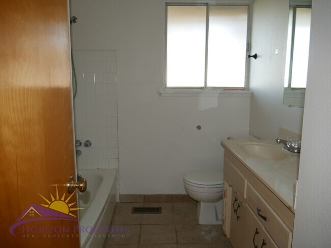 Building Photo - Bright 3 bed 2 bath 1,356 sq. ft. Single Family Home In Woodland