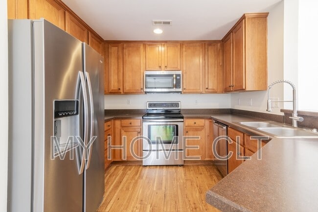 Building Photo - 18457 Streamline Ct