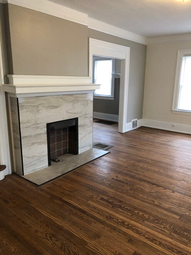 Building Photo - $1,600 - Newly Renovated 3 Bedroom Home With Study