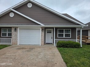 Building Photo - 815 Greenwood Dr
