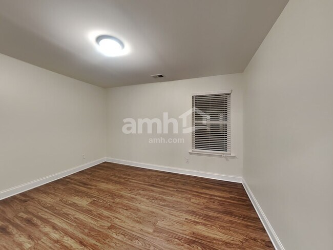 Building Photo - 252 Lake St