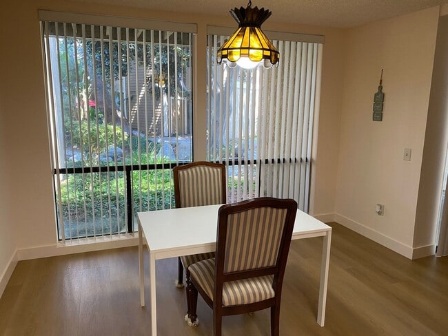 Building Photo - Irvine: 2-story townhome with attached 2 c...