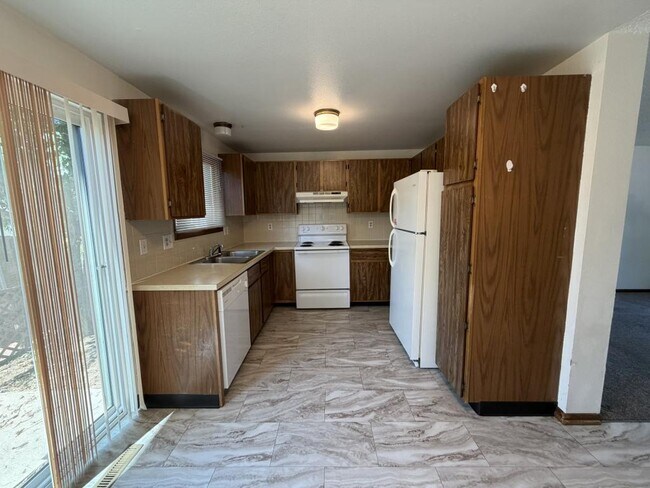 Building Photo - 418 Mulberry Dr