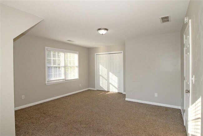 Building Photo - 1213 Kingsbury Ln