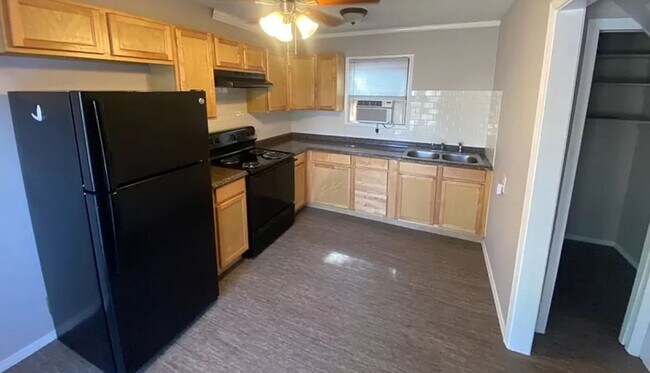 Building Photo - Spacious 2 Bedroom home