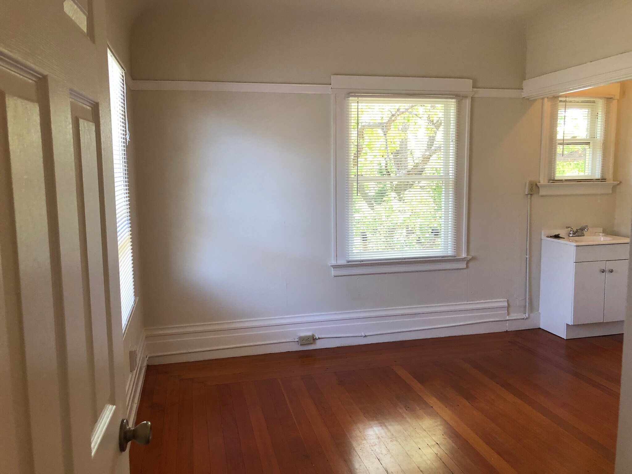 Building Photo - 3263 Kempton Ave