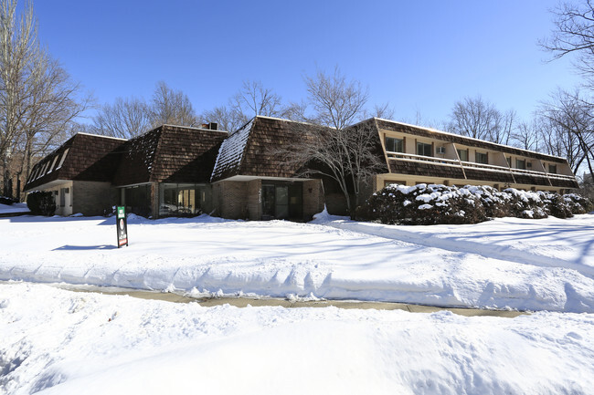 Primary Photo - Overlook Arms Apartments