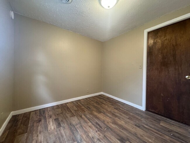 Building Photo - 212 Depeyster St