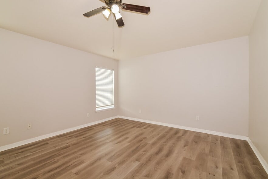 Building Photo - 907 Muirwood Way