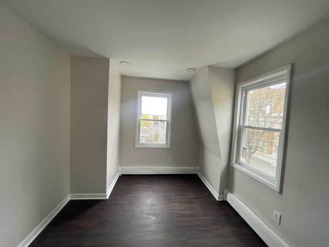 Building Photo - 123 Avenue C