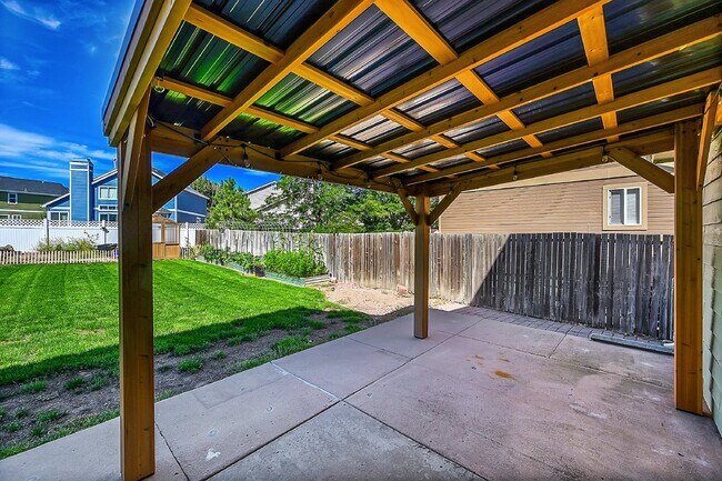 Building Photo - $2,495, 3 beds, 2.5 bath Updated Home in Co Springs with Fenced In Yard!