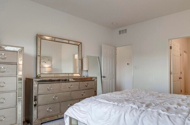 Building Photo - 4BR/2/5 Bath Home for Rent - Overlook at Eastwood - Two Car Garage!