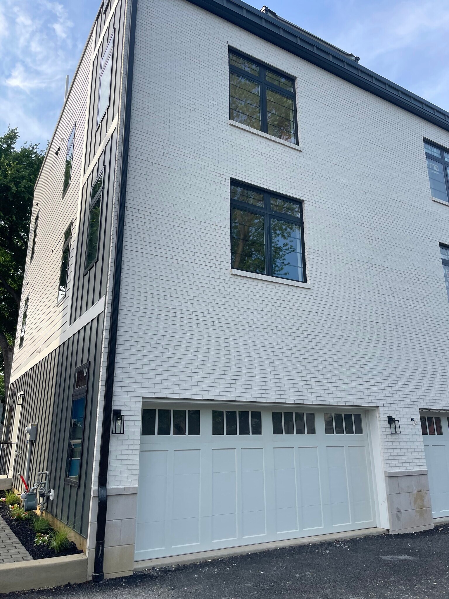 Building Photo - 7519 Ridge Ave