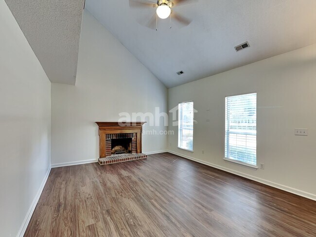 Building Photo - 3402 Mayhurst Dr