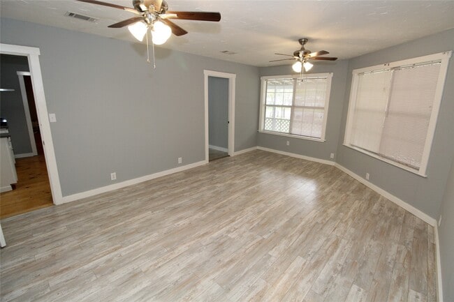 Building Photo - 15510 Cypress Garden Dr