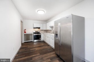 Building Photo - 58 E 4th St