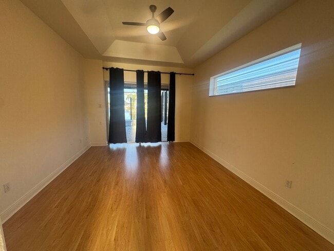 Building Photo - 401 SW 33rd Ave