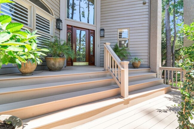 Building Photo - Spectacular Sea Pines Home - Marsh/Water Views!